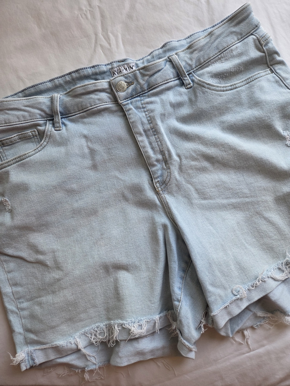 20W AVA & VIV Light Blue Denim Frayed Hem Women’s Shorts